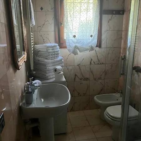 דירה Broglia House *