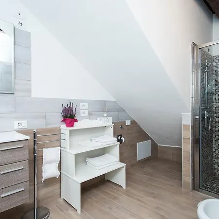 Broglia House Apartman *