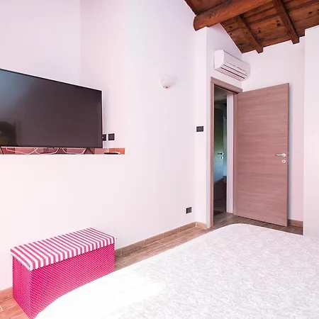 Broglia House Apartment *